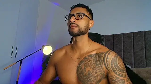 LiamGarcia1 online show from November 2025 02:28:02 PM