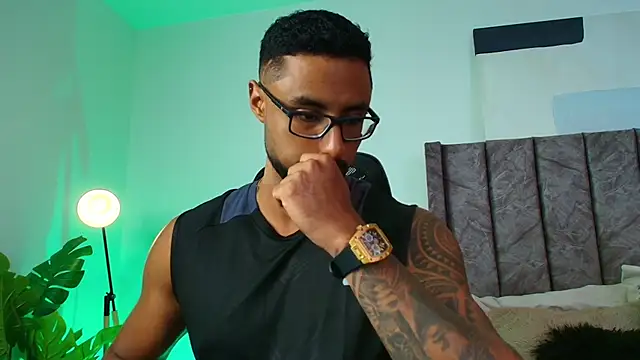 LiamGarcia1 online show from December 2025 03:41:01 PM