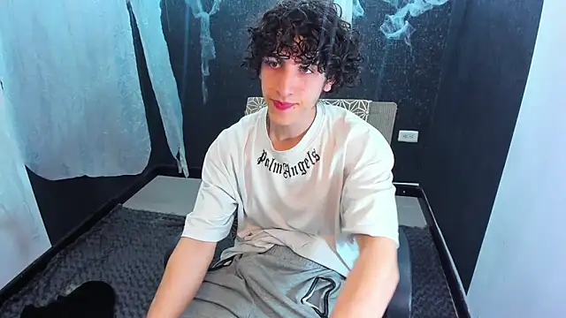 Kerverr  online show from October 2025 12:11:02 AM