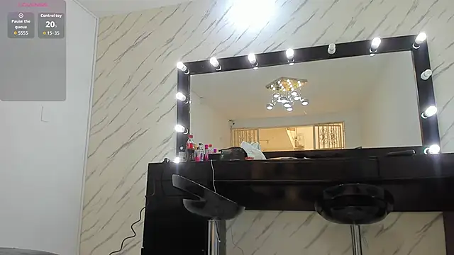 ElisabethMassey online show from December 2025 03:29:01 PM