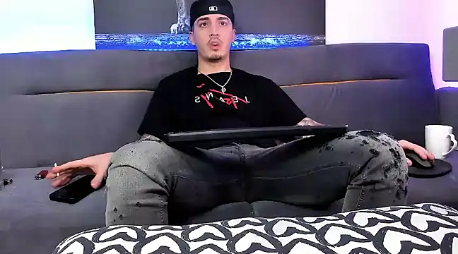 Snapshot of uptomatty chatting on December 2024 01:03:02 AM uptomatty online show from December 2024 01:03:02 AM