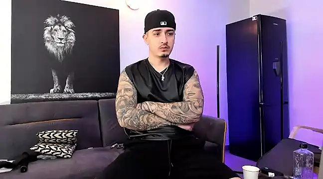 Snapshot of uptomatty chatting on December 2024 07:06:02 AM uptomatty online show from December 2024 07:06:02 AM