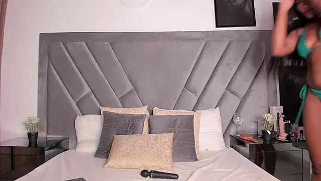 brenda nova18 online show from April 2026 09:10:02 PM