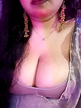 Suhanakhan00 online show from February 2026 05:45:02 PM