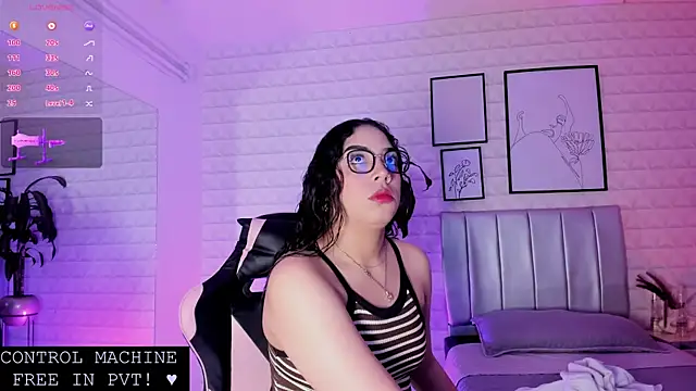 Snapshot of Lizzie-Evans chatting on June 2026 12:07:02 PM Lizzie-Evans online show from June 2026 12:07:02 PM