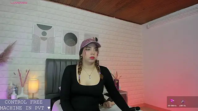 Snapshot of Lizzie-Evans chatting on June 2026 12:03:02 PM Lizzie-Evans online show from June 2026 12:03:02 PM