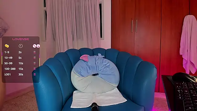 Julie Markk online show from November 2025 09:14:02 PM