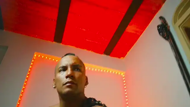 Leonnardo Jaramillo online show from December 2024 03:06:01 PM