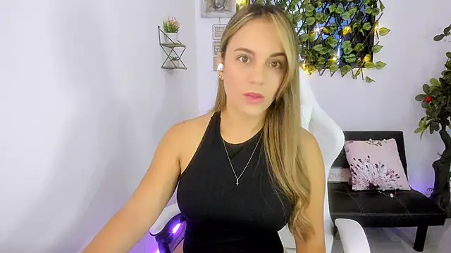 Snapshot of Sara_lopez_28 chatting on January 2025 12:16:01 PM Sara lopez 28 online show from January 2025 12:16:01 PM