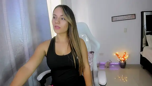 Snapshot of Sara_lopez_28 chatting on February 2025 03:27:01 PM Sara lopez 28 online show from February 2025 03:27:01 PM