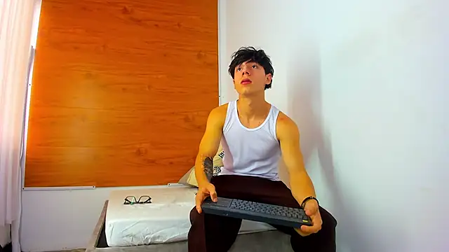 Snapshot of EVAN_XOX chatting on December 2024 09:45:01 PM EVAN XOX online show from December 2024 09:45:01 PM