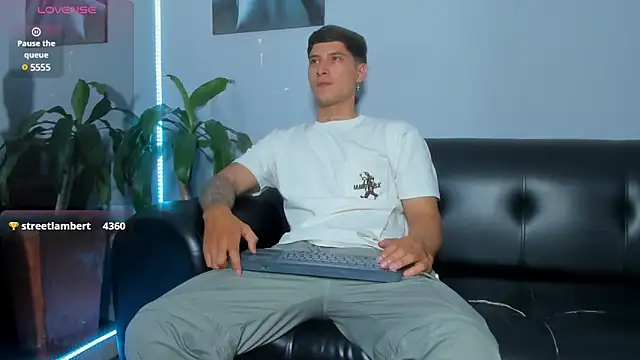 Damian23   online show from February 2025 06:33:01 AM