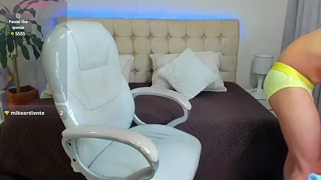 Damian23   online show from March 2025 03:29:02 PM