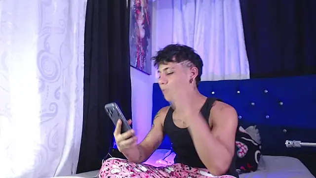 Snapshot of Sexys_Boys_Hot1 chatting on February 2026 01:40:02 AM Sexys Boys Hot1 online show from February 2026 01:40:02 AM