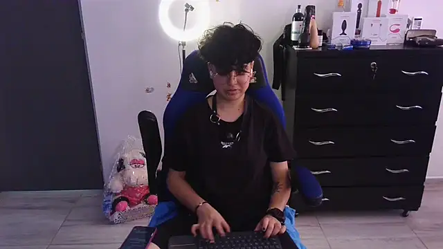 thomascooper7 online show from February 2025 08:42:02 PM