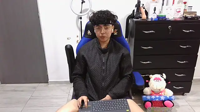 thomascooper7 online show from March 2025 01:56:01 AM