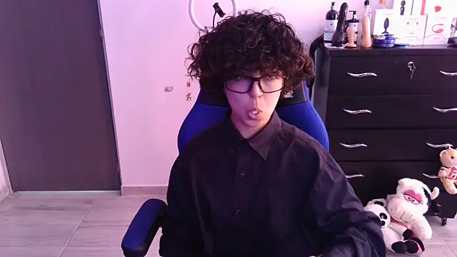 thomascooper7 online show from November 2025 05:26:02 PM