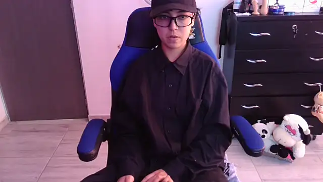 thomascooper7 online show from November 2025 06:33:02 PM