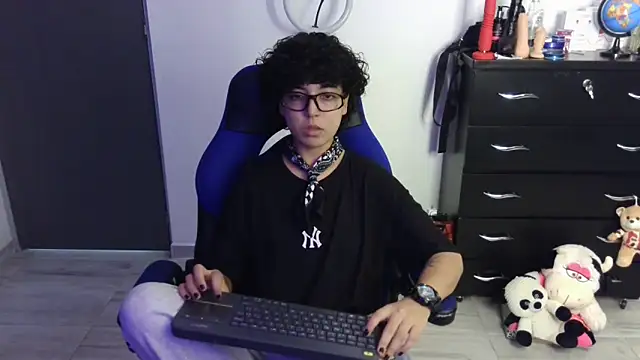 thomascooper7 online show from April 2026 08:20:02 PM