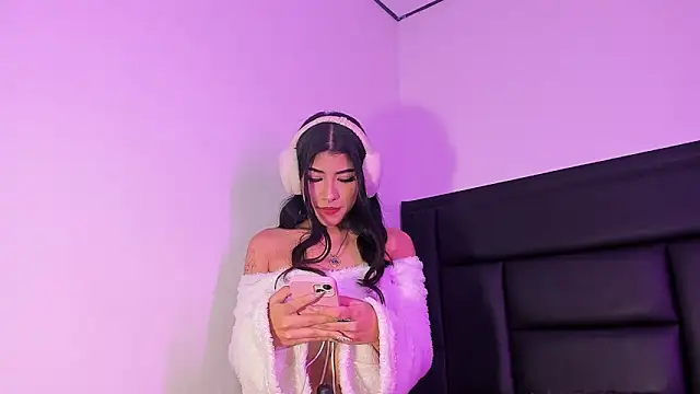 Snapshot of GiselleBlare chatting on January 2025 05:41:02 AM GiselleBlare online show from January 2025 05:41:02 AM