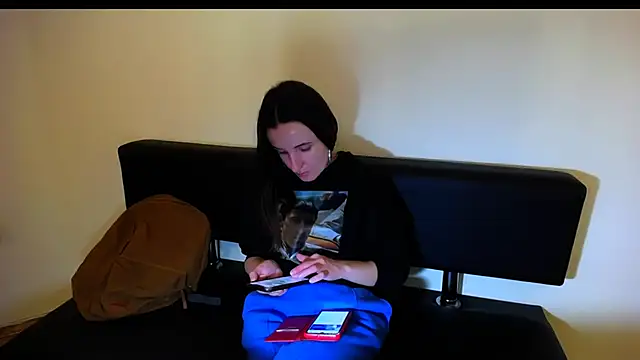 Snapshot of LaimaV_ chatting on December 2024 01:40:02 PM LaimaV online show from December 2024 01:40:02 PM