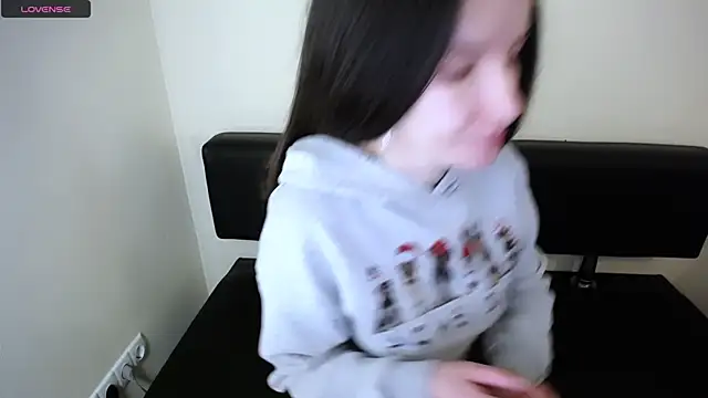 Snapshot of LaimaV_ chatting on October 2025 07:05:02 AM LaimaV online show from October 2025 07:05:02 AM