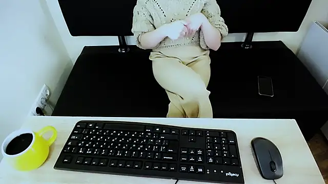 Snapshot of LaimaV_ chatting on October 2025 08:51:01 AM LaimaV online show from October 2025 08:51:01 AM