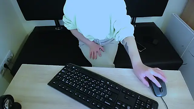 Snapshot of LaimaV_ chatting on October 2025 05:24:02 PM LaimaV online show from October 2025 05:24:02 PM