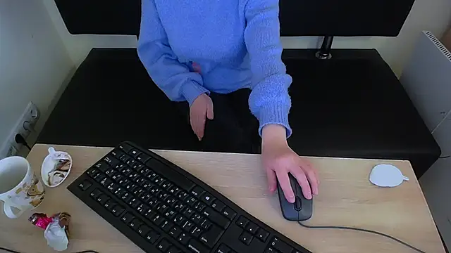 Snapshot of LaimaV_ chatting on November 2025 01:55:01 PM LaimaV online show from November 2025 01:55:01 PM