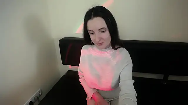 Snapshot of LaimaV_ chatting on December 2025 01:42:01 PM LaimaV online show from December 2025 01:42:01 PM