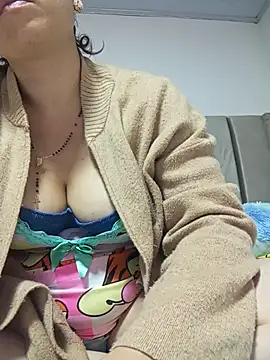 Snapshot of RenataSexy_ chatting on February 2025 02:24:02 AM RenataSexy online show from February 2025 02:24:02 AM