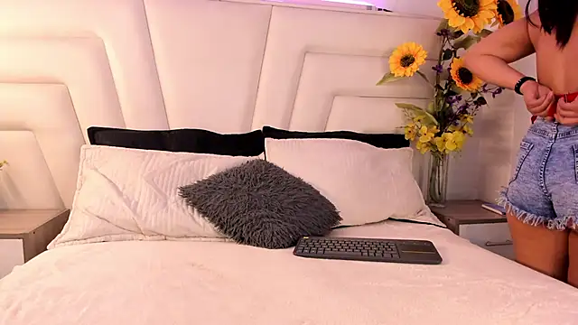 Snapshot of Nessa2905 chatting on September 2025 02:37:01 AM Nessa2905 online show from September 2025 02:37:01 AM