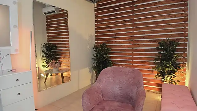 Sapphire Venuss online show from March 2025 10:47:01 PM