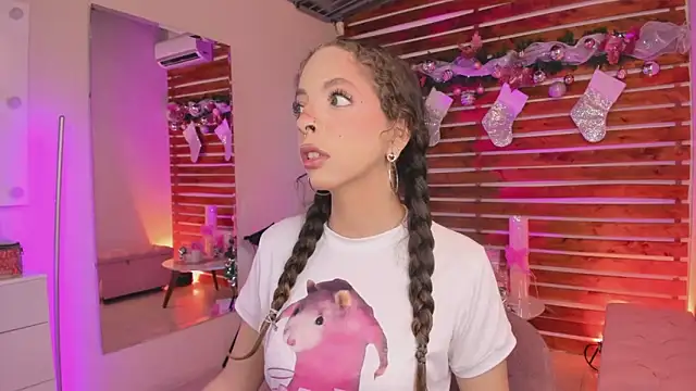 Sapphire Venuss online show from December 2025 11:54:01 PM