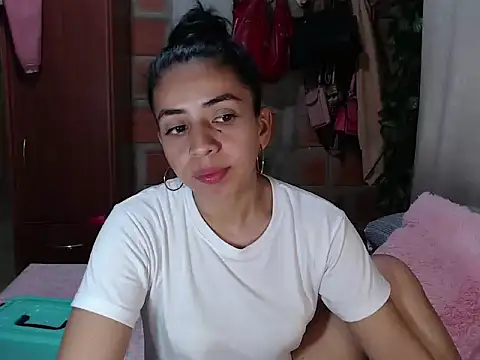 Snapshot of anngela01 chatting on January 2025 09:11:02 PM anngela01 online show from January 2025 09:11:02 PM