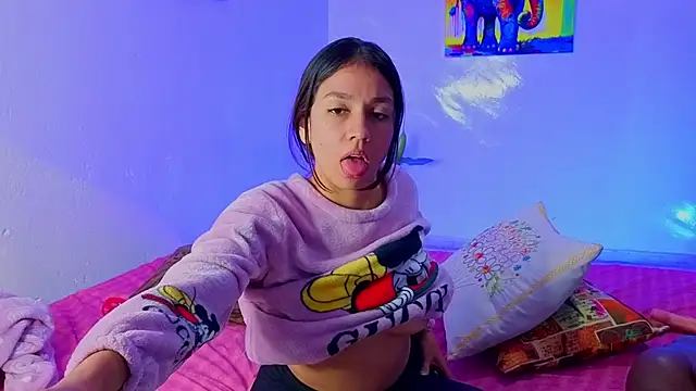 Luci And Sofi online show from February 2026 04:20:01 AM