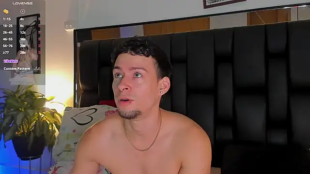 JadeSmiith  online show from November 2025 10:43:02 PM