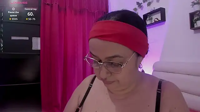 Gia Nahomi online show from October 2025 09:35:02 PM