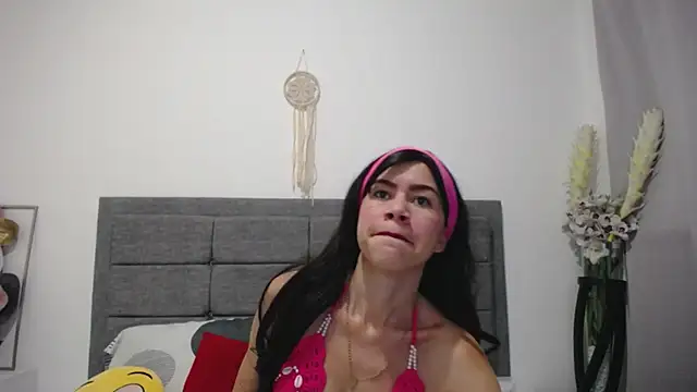 Snapshot of Vicky_Love_ chatting on February 2025 10:48:02 AM Vicky Love online show from February 2025 10:48:02 AM