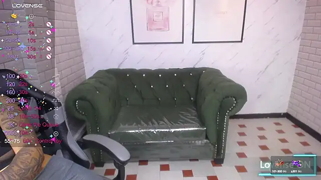 Snapshot of _Charlotte_v chatting on December 2024 02:05:02 PM Charlotte v online show from December 2024 02:05:02 PM