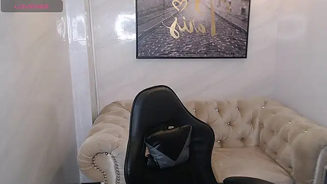 Snapshot of _Charlotte_v chatting on January 2026 01:50:01 PM Charlotte v online show from January 2026 01:50:01 PM