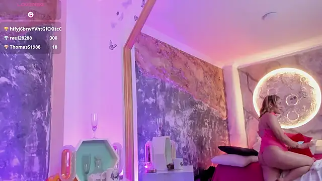 Snapshot of AuroraRojas chatting on March 2025 06:21:02 AM AuroraRojas online show from March 2025 06:21:02 AM