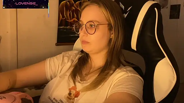 JacyWinslat online show from October 2025 06:05:01 PM