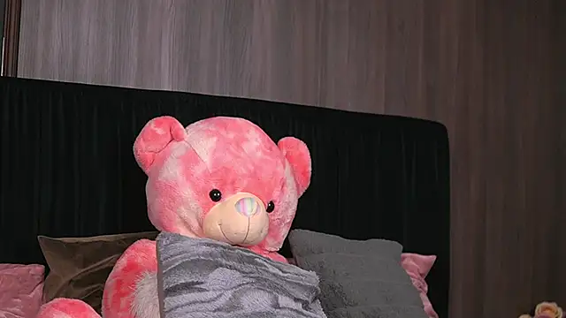 Snapshot of CataleyaKirk chatting on December 2024 04:43:01 PM CataleyaKirk online show from December 2024 04:43:01 PM