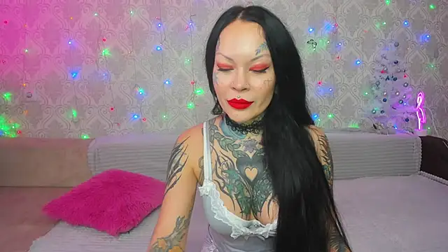 Snapshot of Megan_Black_Moon chatting on December 2024 04:32:01 AM Megan Black Moon online show from December 2024 04:32:01 AM