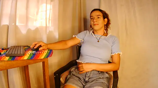 Oh Tique online show from February 2025 05:15:01 PM