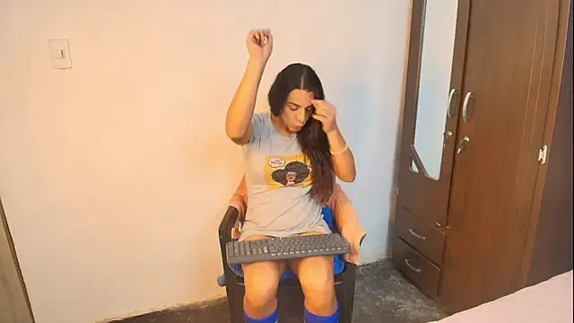 Oh Tique online show from October 2025 06:51:01 PM