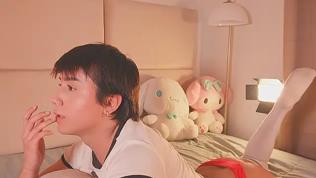 Snapshot of SweetHanson chatting on February 2026 07:04:02 PM SweetHanson online show from February 2026 07:04:02 PM