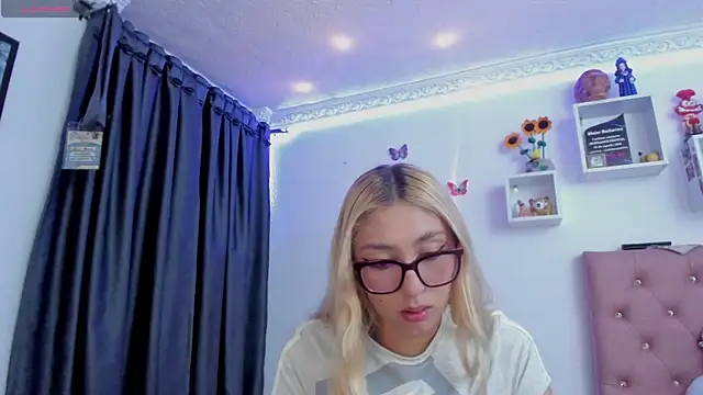 Snapshot of Soffy-brooks chatting on May 2026 06:42:02 AM Soffy-brooks online show from May 2026 06:42:02 AM