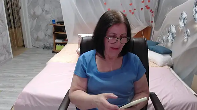 OlgaHottie online show from April 2026 12:43:02 PM